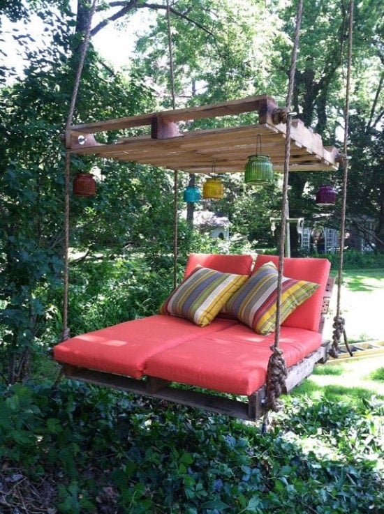 DIY Outdoor Pallet Wood Bed Swing
