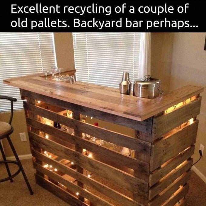 DIY Wood Pallet Bar