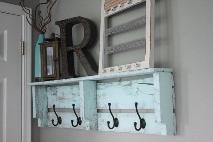 Easy DIY Pallet Coat Rack...awesome Pallet Ideas!