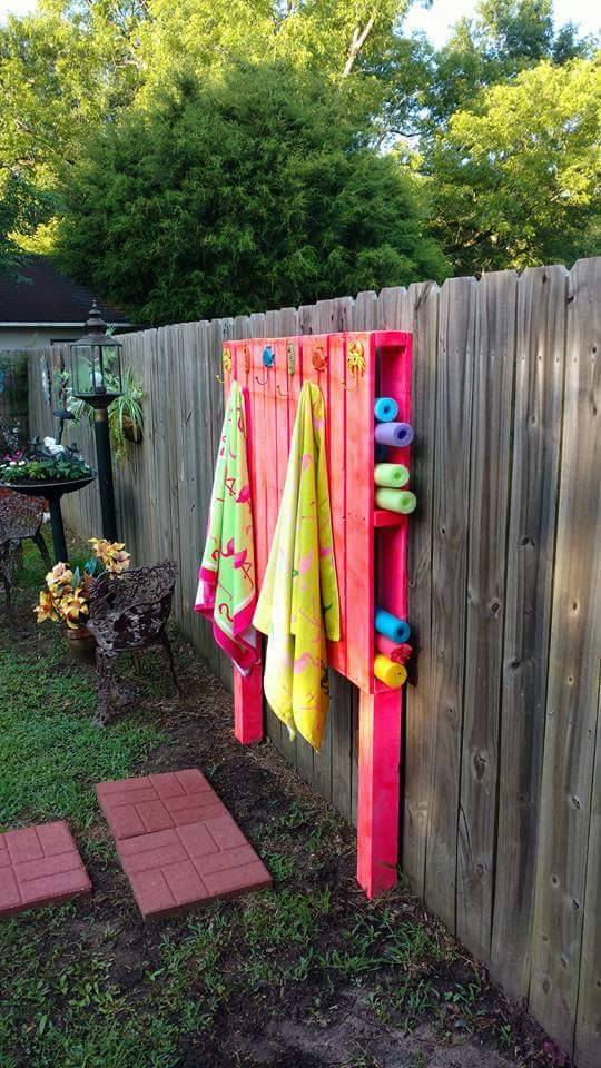 Pallet Pool Noodle & Towel Holder...these are awesome DIY Pallet & Wood Ideas!