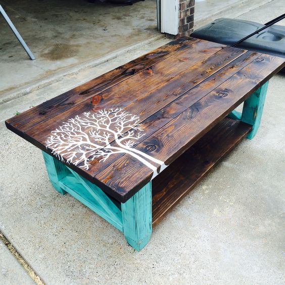 Painted Tree Pallet Coffee Table...these are the BEST DIY Pallet Ideas!
