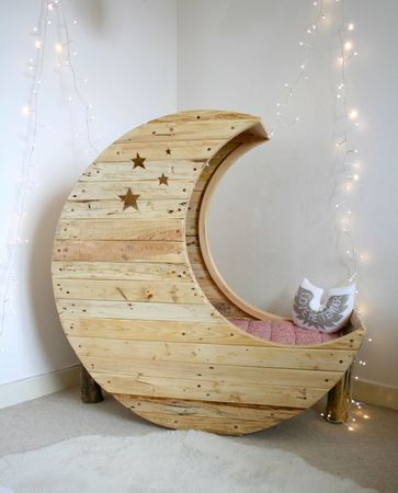 DIY Pallet Moon Baby Crib