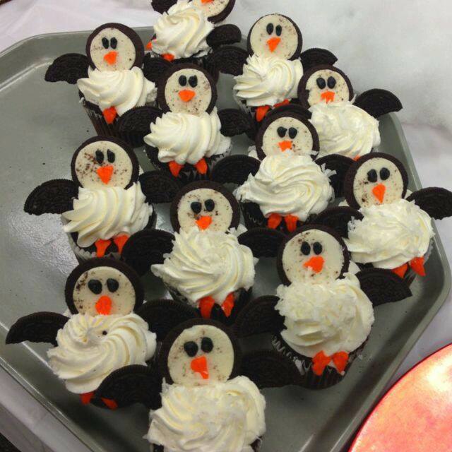 Penguin Cupcakes made with Oreos...these are the BEST Cupcake Ideas!