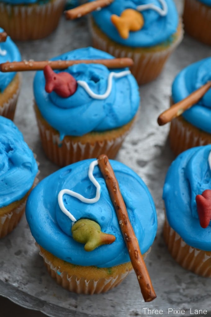 Easy Fishing Pole Cupcakes...these are the BEST Cupcake Ideas!