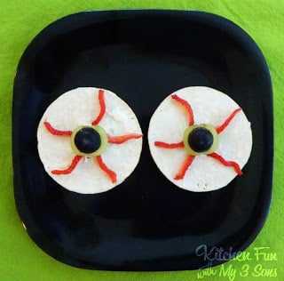 Eerie Eyeball Bagels made with The Laughing Cow Cream Cheese & Thomas Bagel Thins!