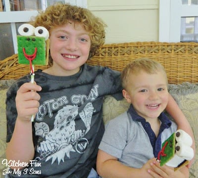 boys with frog s'mores pops