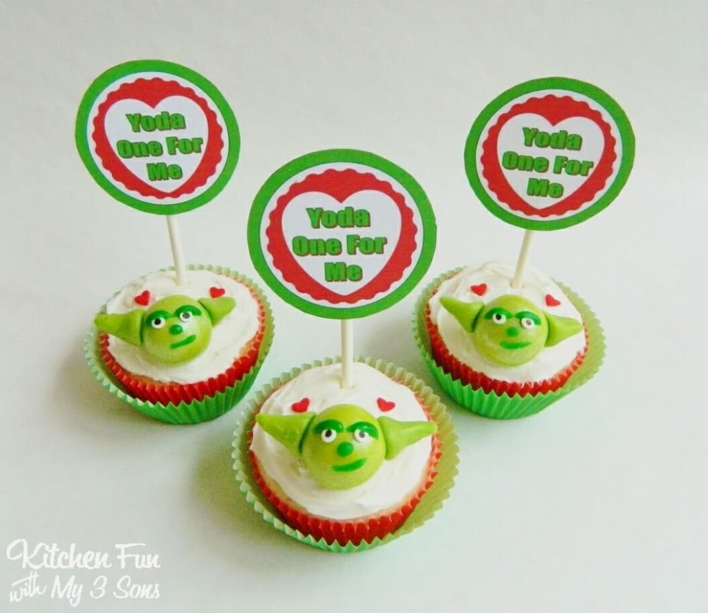 Star Wars Yoda Cupcakes for Valentine's Day including a FREE Printable!
