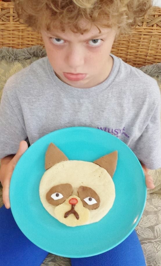 Grumpy Cat Pancakes for Breakfast