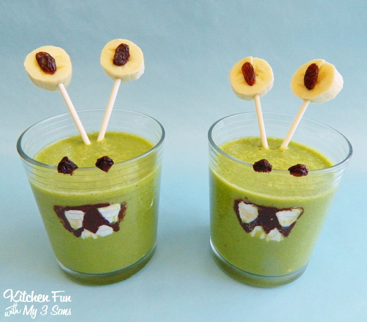 Green Smoothie that look like monsters in two glasses