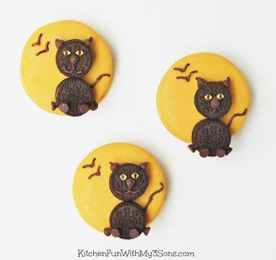 Halloween Black Cat Moon Pie Treats using pre-made cookies...so easy! KitchenFunWithMy3Sons.com