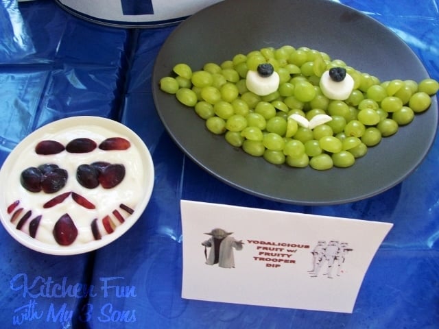 Star Wars Yoda Grape Snack with Storm Trooper Fruit Dip