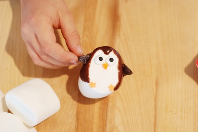 Easy Marshmallow Penguin Pops