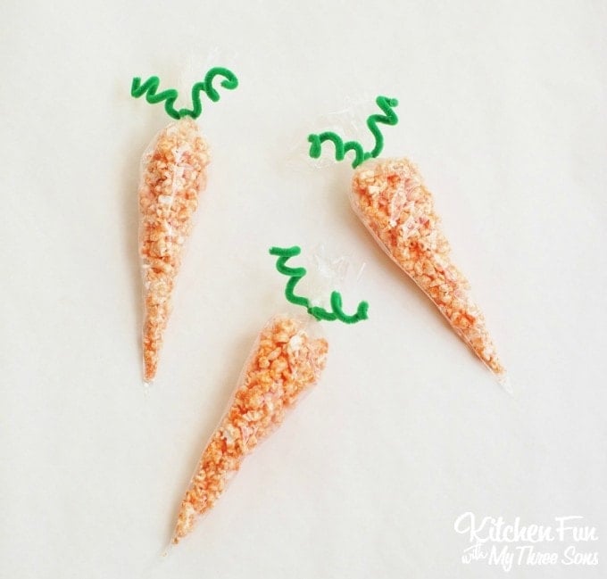 Popcorn Carrot Treat Bags for a fun Easter snack that the kids will love! KitchenFunWithMy3Sons.com