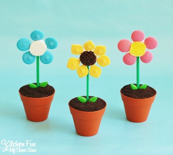 Flower Pot Cupcakes..a fun & easy Spring treat that the kids will love from KitchenFunWithMy3Sons.com