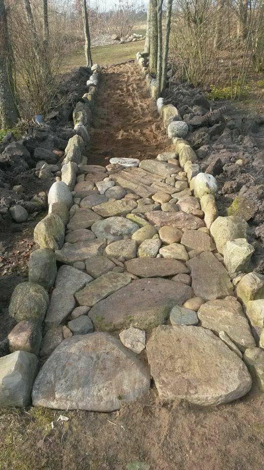 Creating a path with rocks/stones...LOVE this!