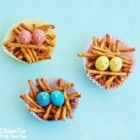 Easy Baby Bird Treats...such a cute Easter class party idea that takes just minutes to make from KitchenFunWithMy3Sons.com