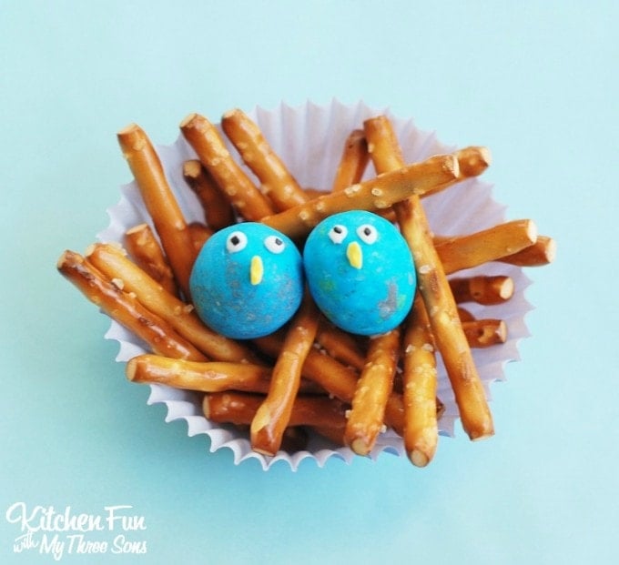 Easy Baby Bird Snack Cup Treats...such a cute Easter class party idea that takes just minutes to make from KitchenFunWithMy3Sons.com