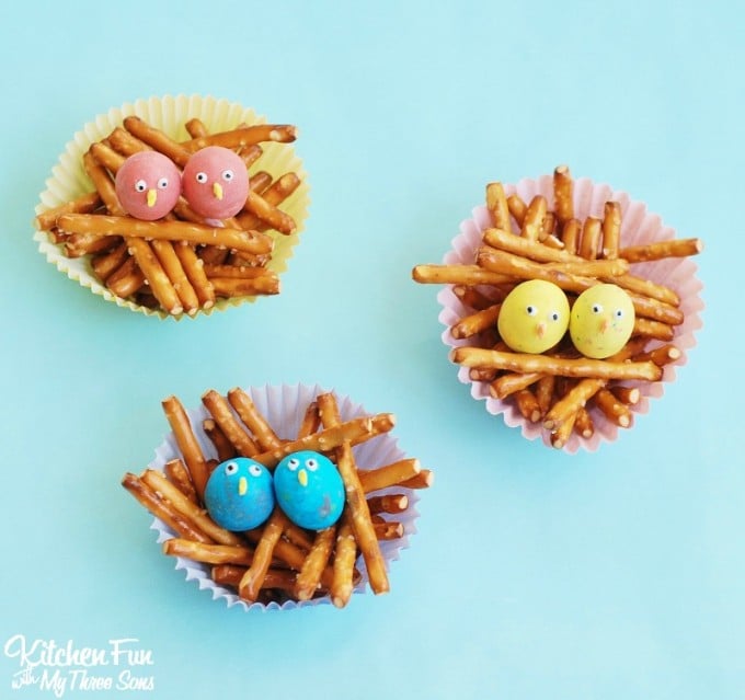 Easy Baby Bird Treats...such a cute Easter class party idea that takes just minutes to make from KitchenFunWithMy3Sons.com