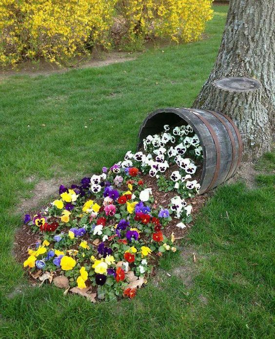 Spilled Flower Pot...these are the BEST Garden and DIY Yard ideas!