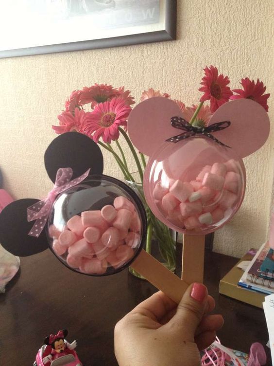 Mickey & Minnie Mouse Treat Cups for a Disney Party!