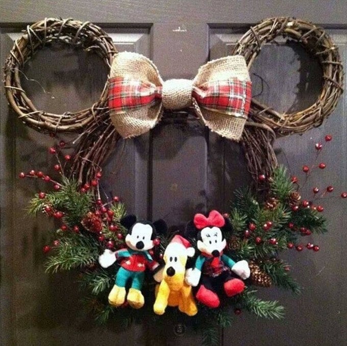 Mickey Mouse Wreath...these are the BEST Minnie & Mickey Mouse Craft and Food Ideas!