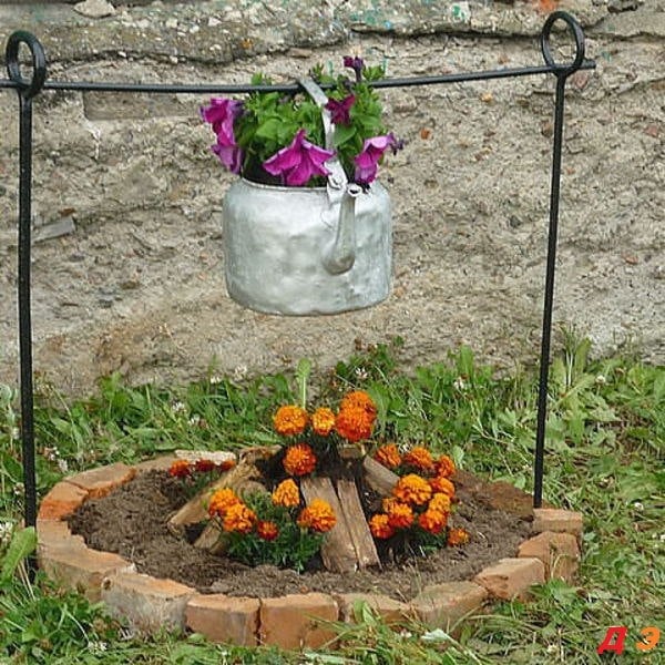 Campfire Flowers...these are the BEST DIY Garden & Yard ideas!