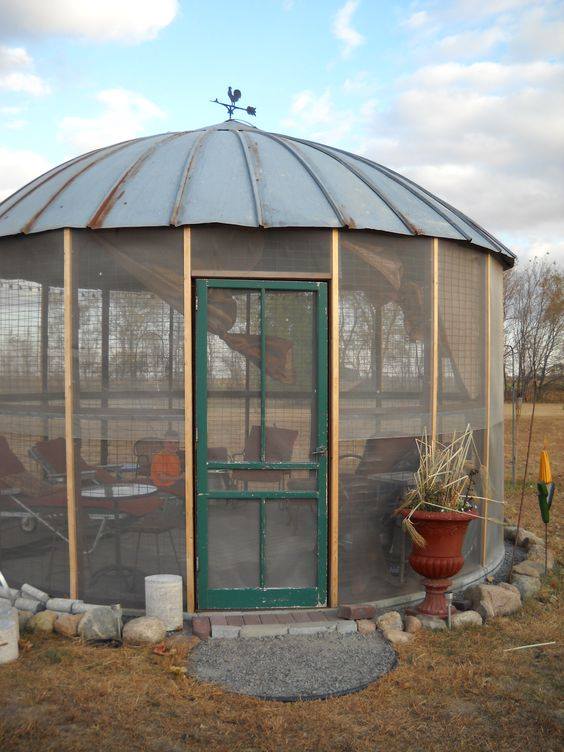 Turn a Corn Bin into a Gazebo...these are the BEST Upcycled & Repurposed Ideas!