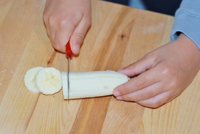 Cutting the banana
