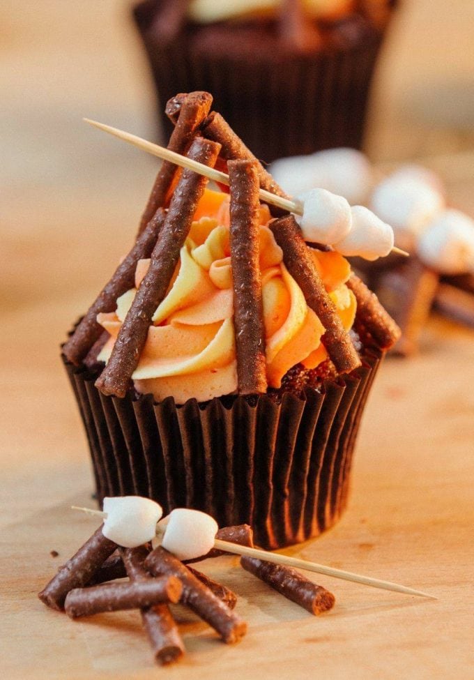 Bonfire Cupcakes for a Camping party! 
