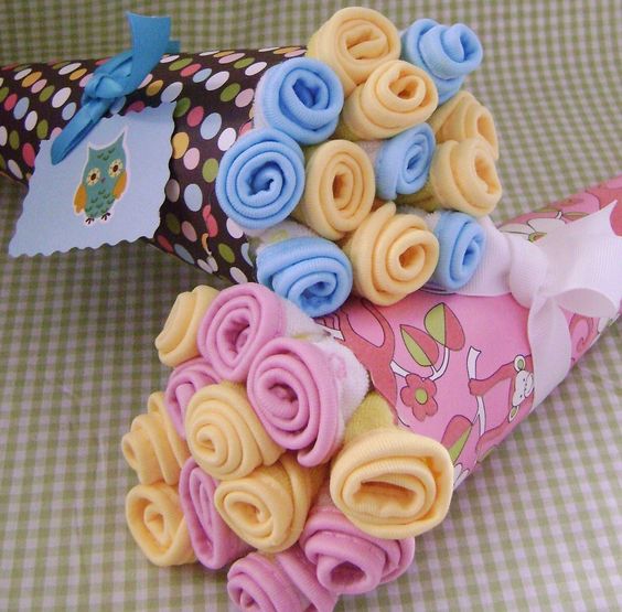 Wash Cloth Bouquet...these are the BEST Baby Shower Ideas!