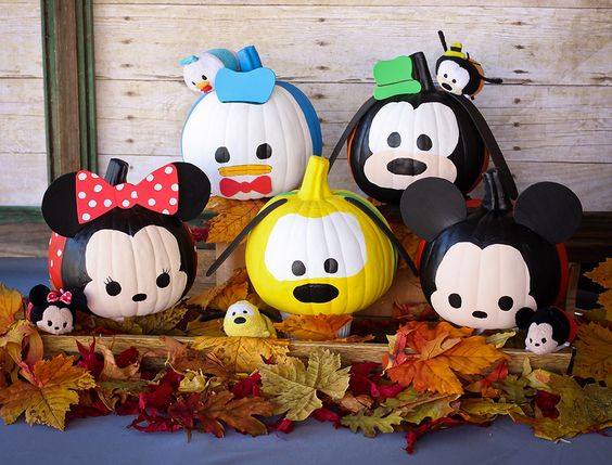 Disney Character Pumpkins - Micky Mouse, Minnie Mouse, Goofy, Pluto, Donald Duck...so cute! These are the BEST Decorated & Carved Pumpkin Ideas!