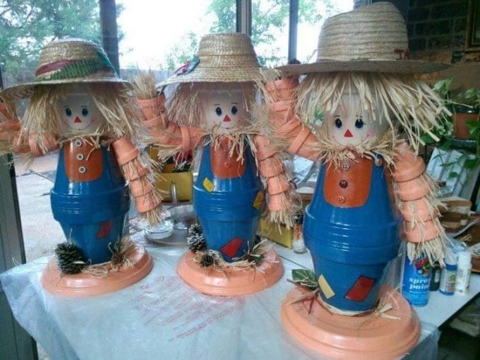 Terracotta Pot Scarecrows...these are the BEST Fall Craft Ideas!