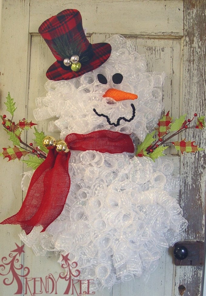 Homemade Snowman Wreath...these are the BEST Homemade Christmas Decorations & Craft Ideas!