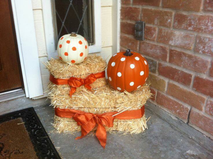 Fall Pumpkin & Hay Front Porch Idea....these are the BEST DIY Fall Decorating & Crafts!