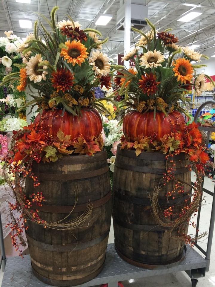 Fall Barrel and Flower Decor...these are the BEST Fall Decorations & Craft Ideas!