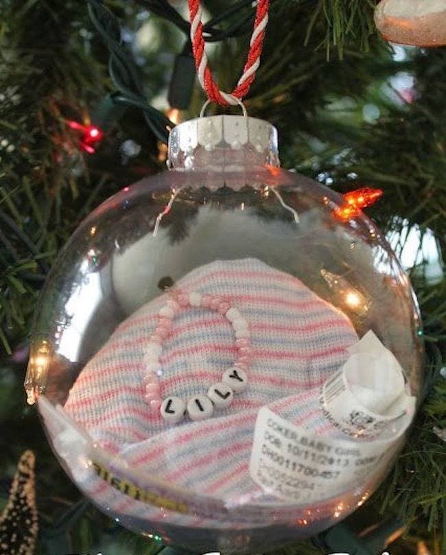 Baby's 1st Christmas Ornament....these are the BEST Homemade Christmas Ornaments!