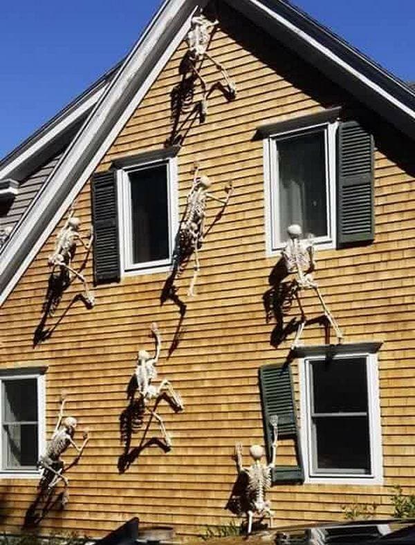 Skeletons climbing on a House...so cool! These are the BEST Halloween Home Decor & Craft Ideas!