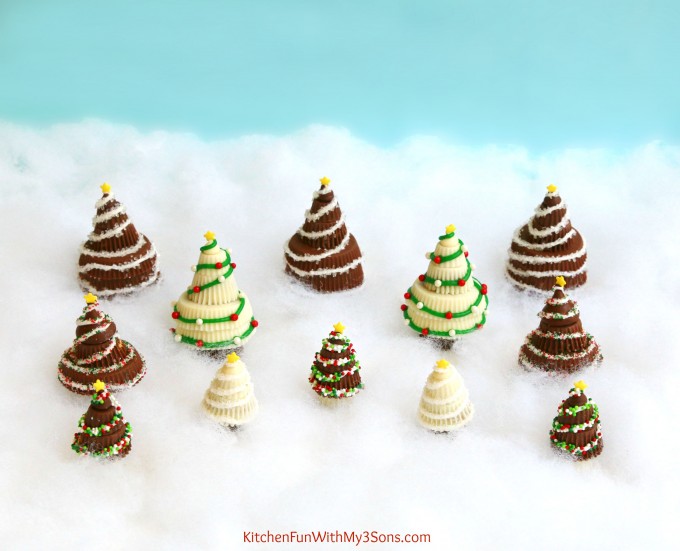 Reese's Peanut Butter Cup Christmas Trees....these are super easy & fun treats that the Kids will love for the Holidays!