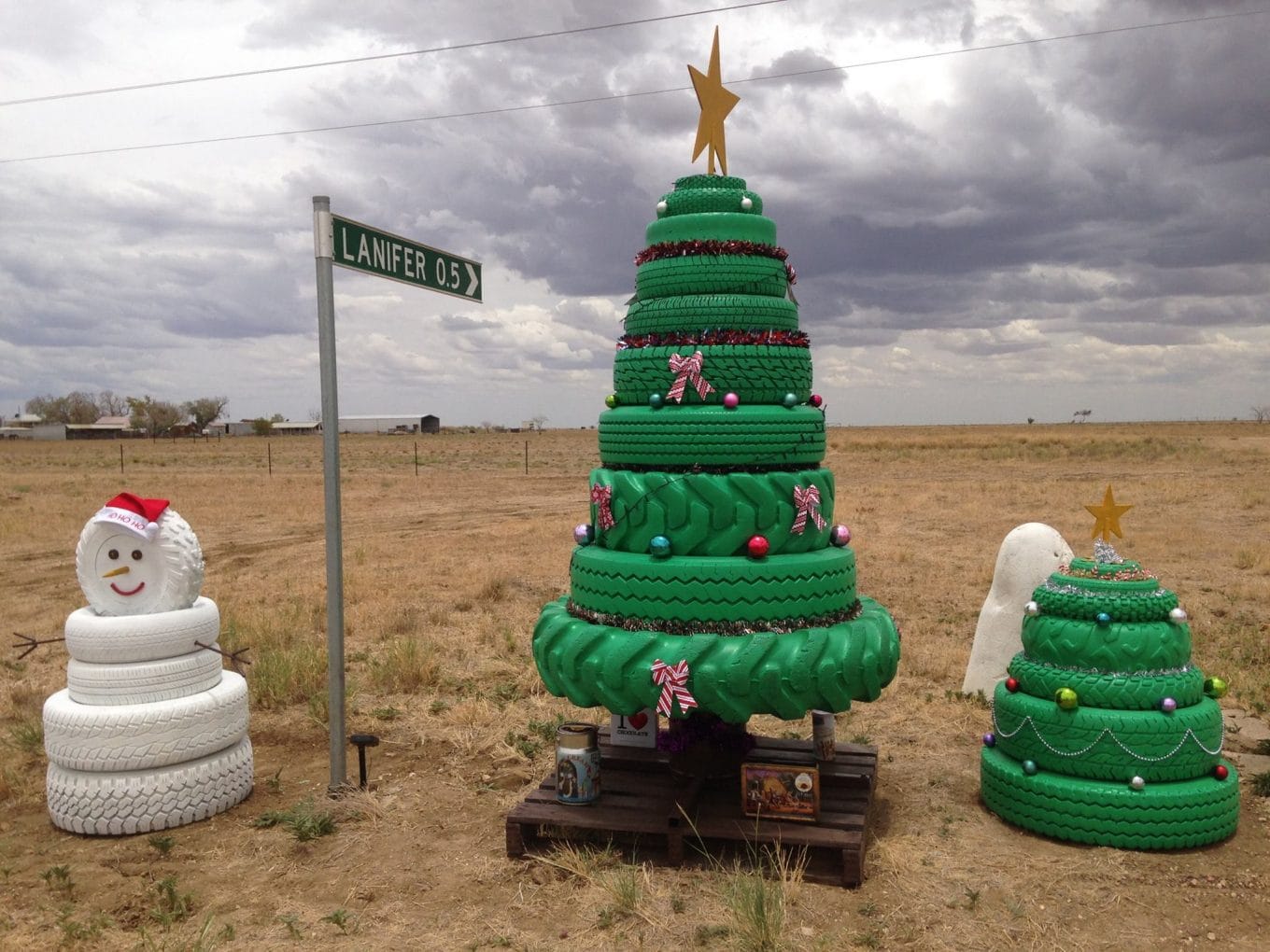 Outdoor Tire Trees...these are the most Creative Christmas Trees!