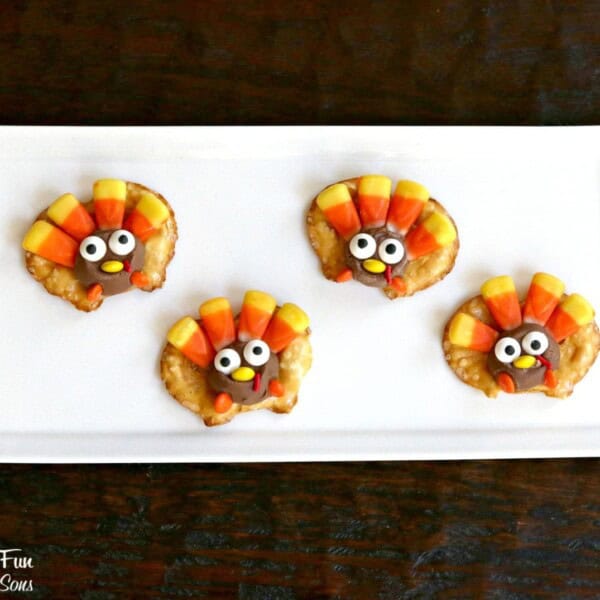 Easy Thanksgiving Turkey Pretzel Treats