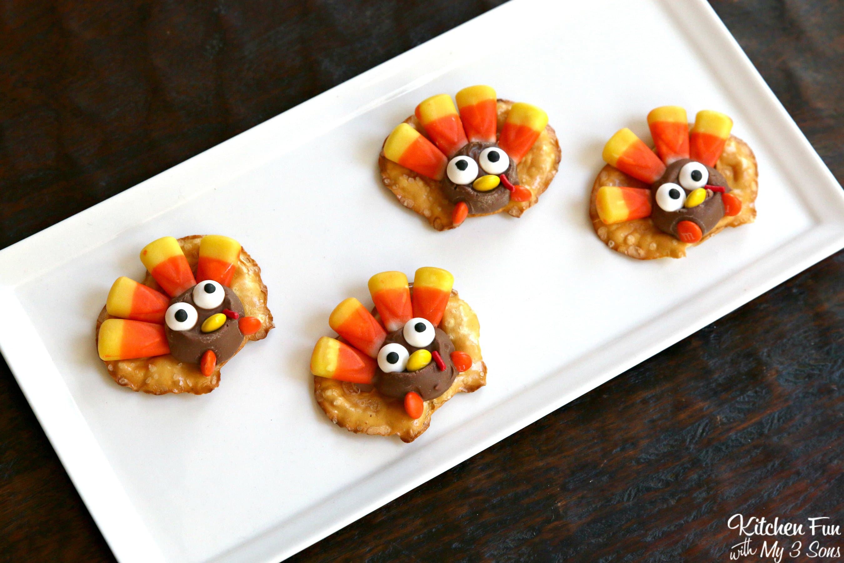 Easy Thanksgiving Turkey Pretzel Treats