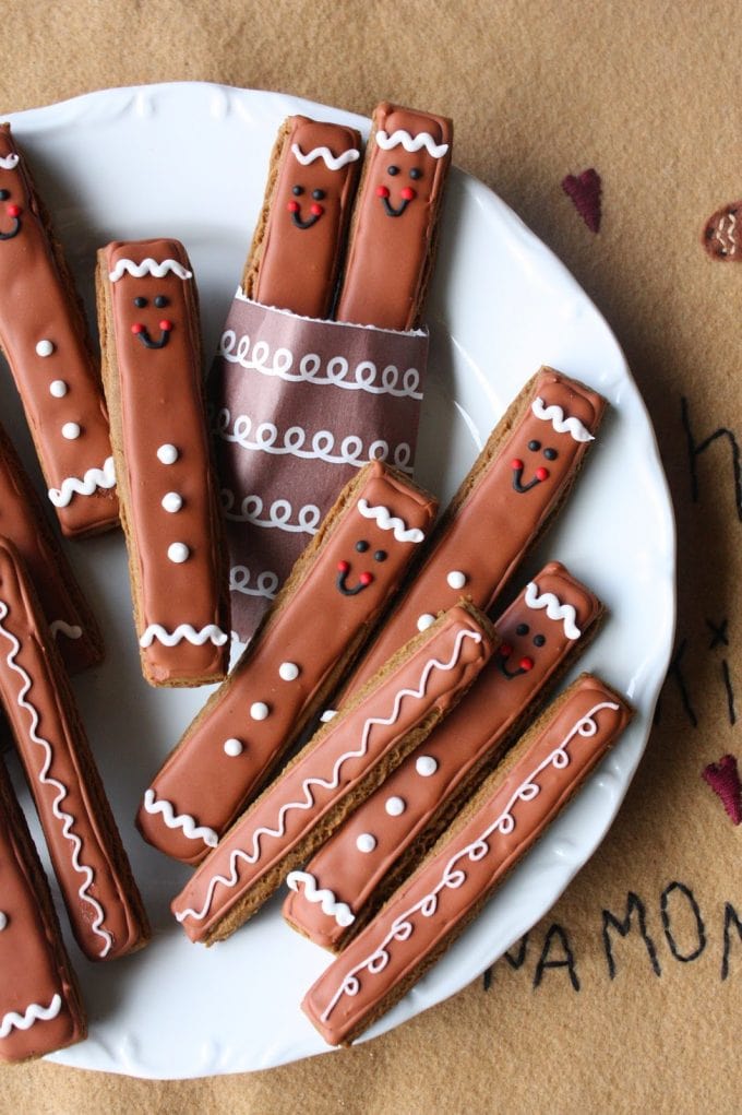 Gingerbread Men Cookie Sticks...these are the BEST Christmas Cookie Recipes!