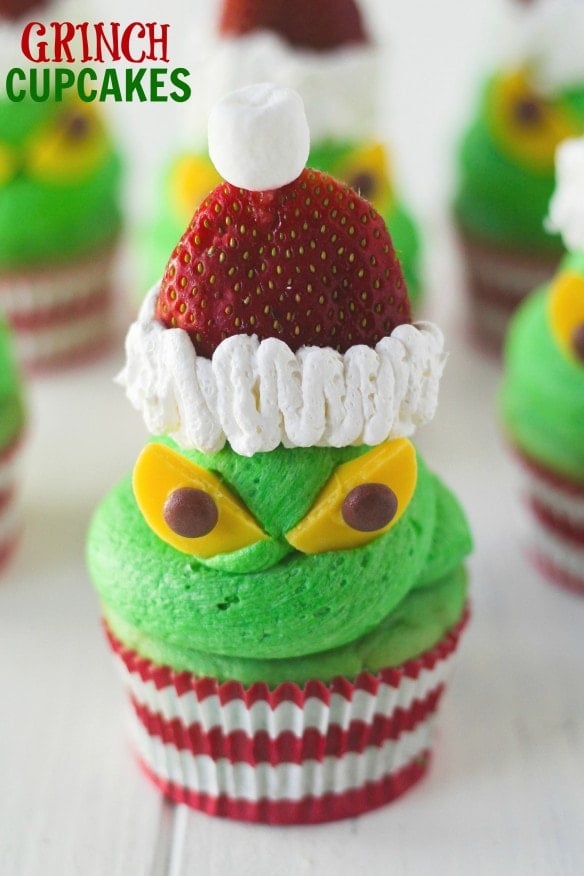 Easy Grinch Cupcakes...these are the BEST Christmas Treats!