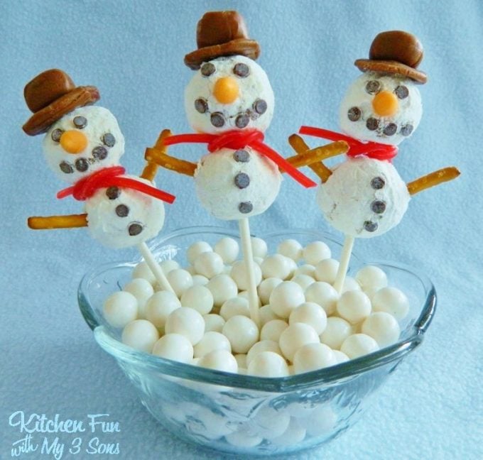Snowman Donut Treats...these are the BEST Christmas Treat Ideas!
