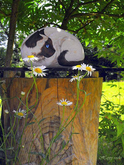 Siamese Cat Rock...these are the BEST Rock Painting Ideas!