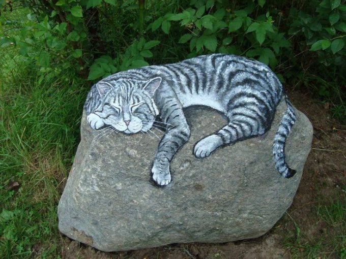 Cat Sleeping on a Rock...these are the BEST Rock Painting Ideas!