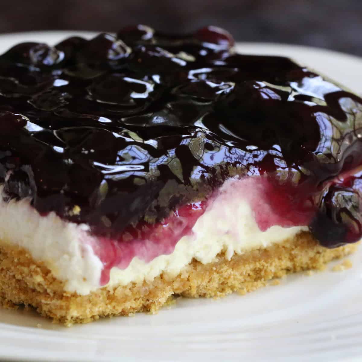 This No Bake Blueberry Cheesecake Dessert is so easy to make without requiring an oven. No Bake Blueberry Cheesecake feature