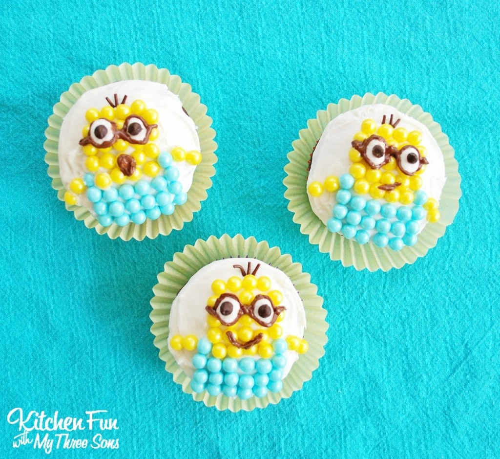 Easy Minion Cupcakes