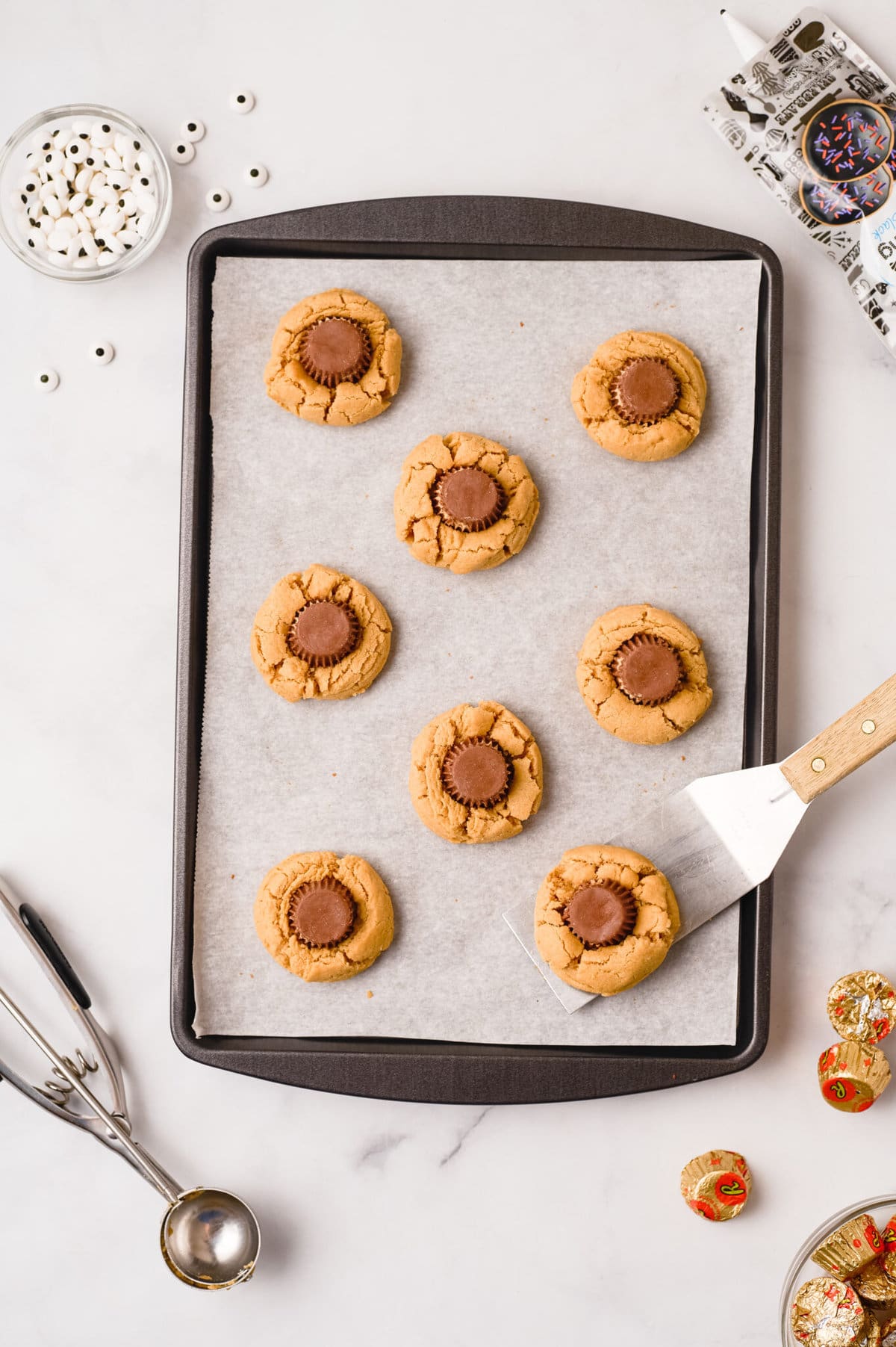 peanut butter cookies with reese's
