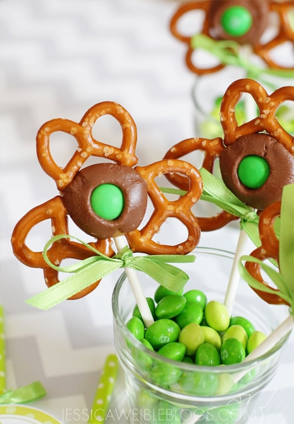 Shamrock Pretzel Pops